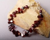 Bordeaux bracelet in garnet and freshwater pearl
