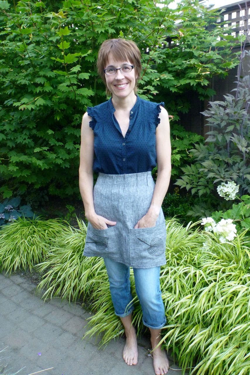 Linen pintuck apron with block printed hostas (pepper with moss print)