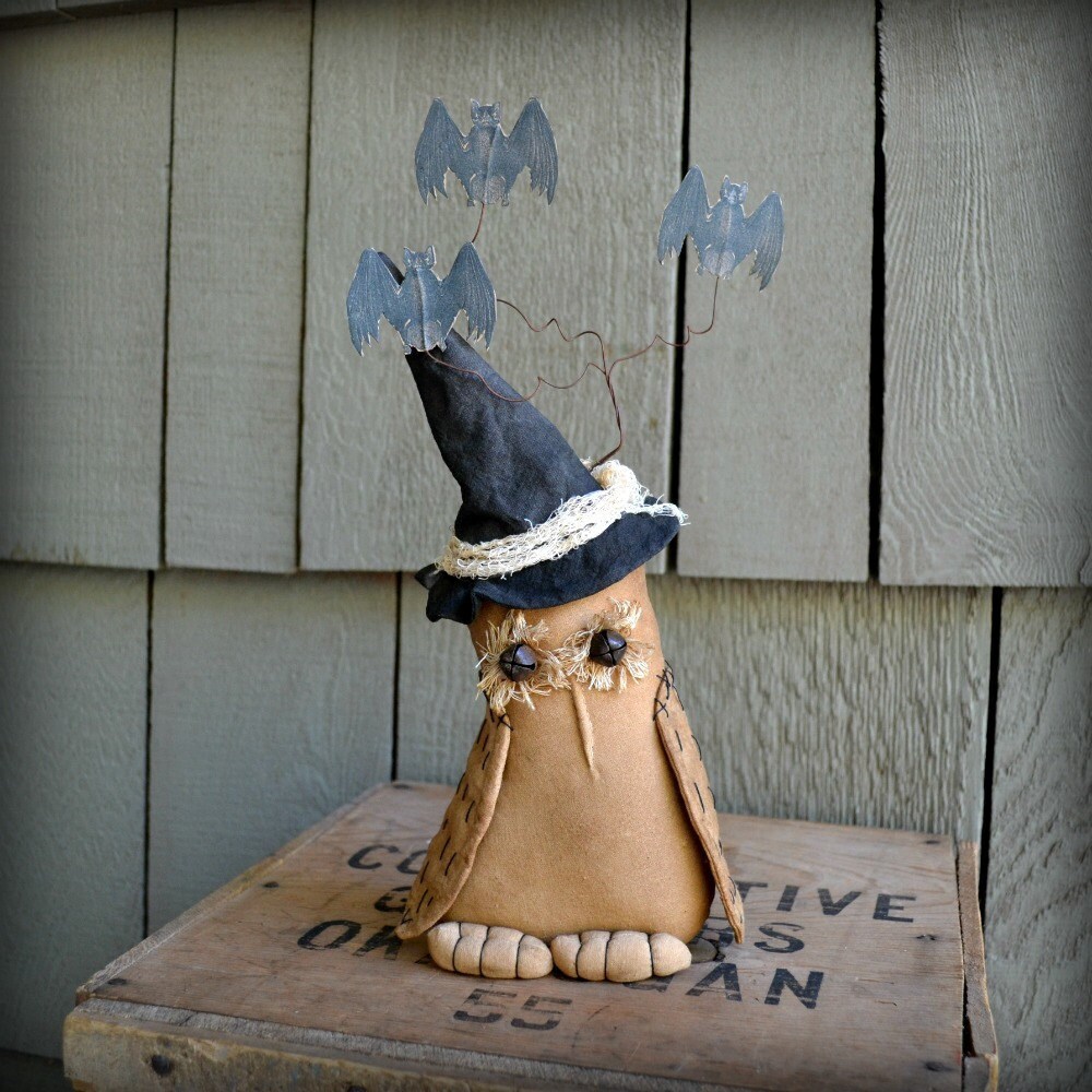 Orenda Witch Owl With Her Bouquet Of Bats Primitive Halloween Decoration