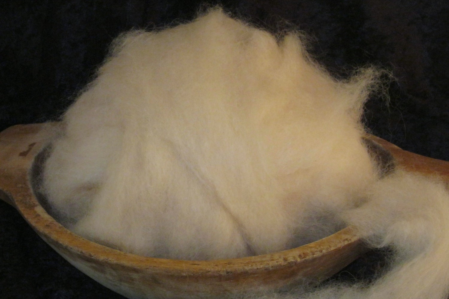 Fine Pale Fawn Huacaya Alpaca Roving - 4 Ounces