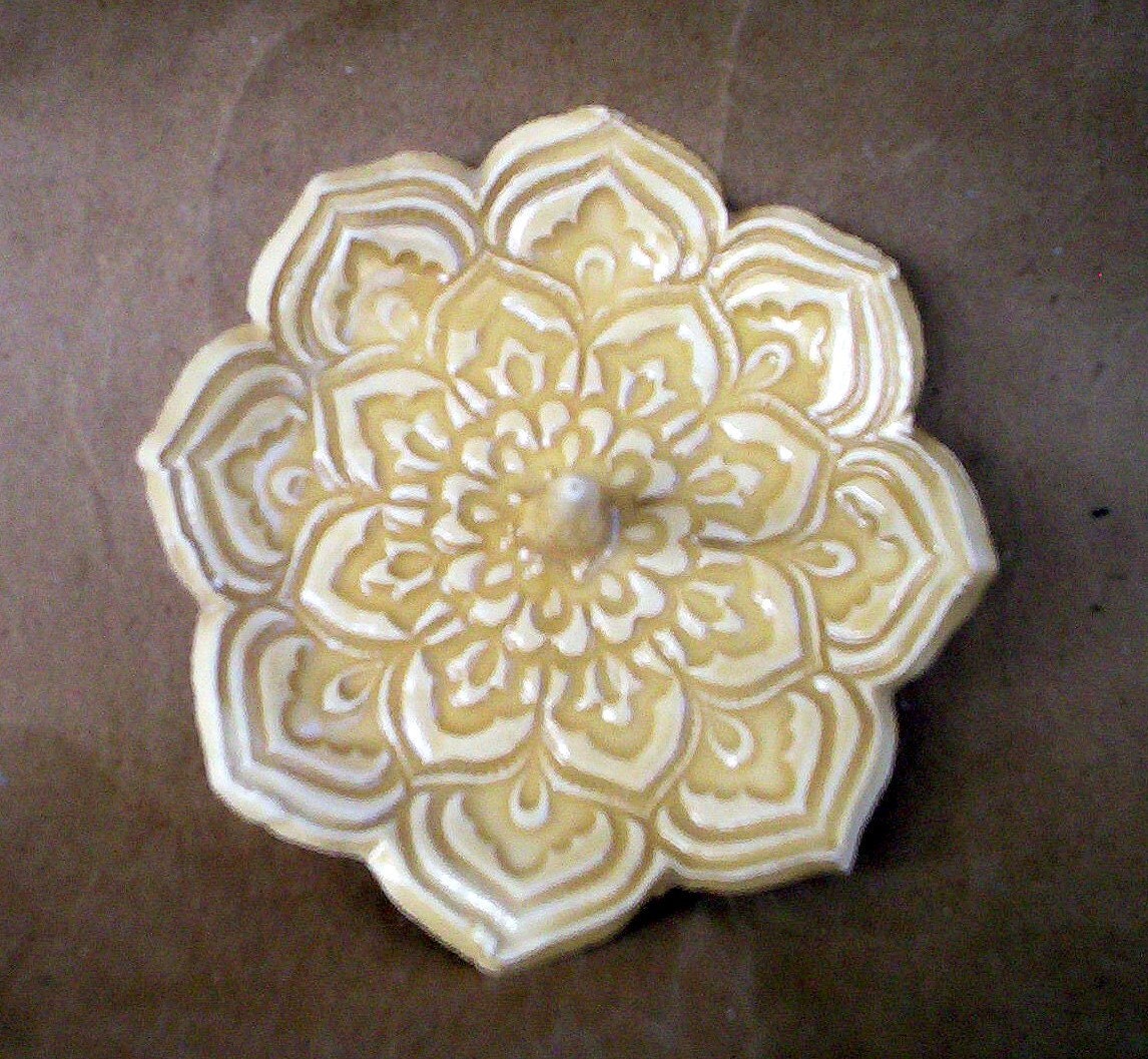 Pale Yellow Lotus Ring Holder Bowl
