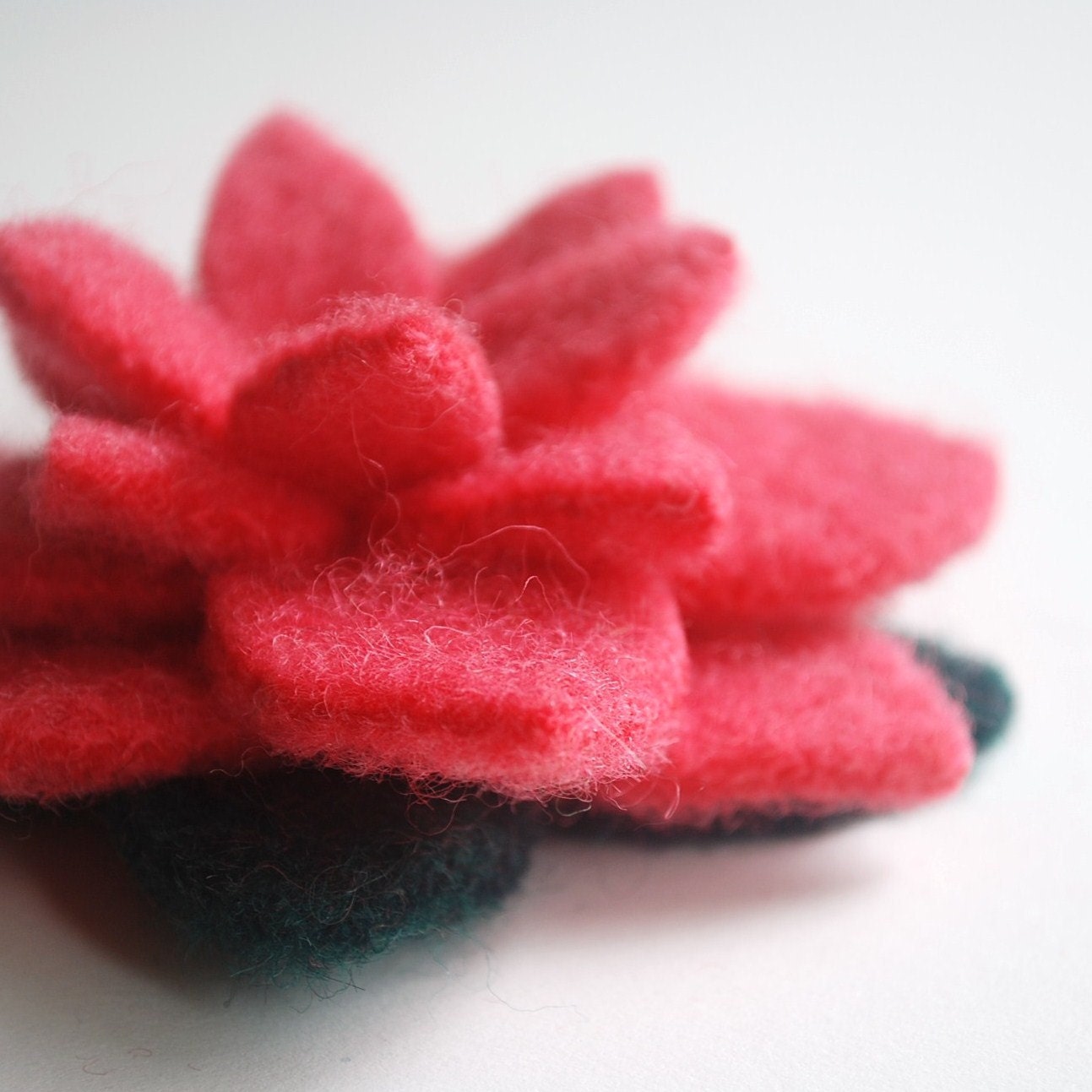 Lambswool Hot Pink Anemone - Recycled Wool Flower Pin