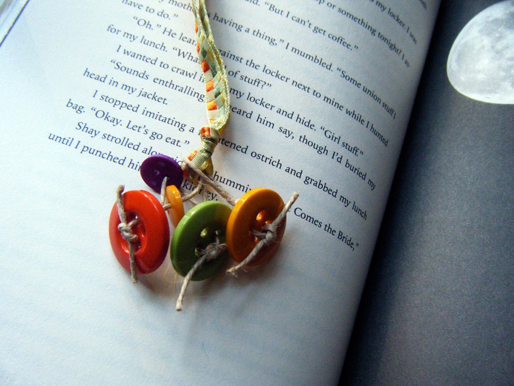 Bookmark Fall Buttons on Checkered Ribbon Book Thong