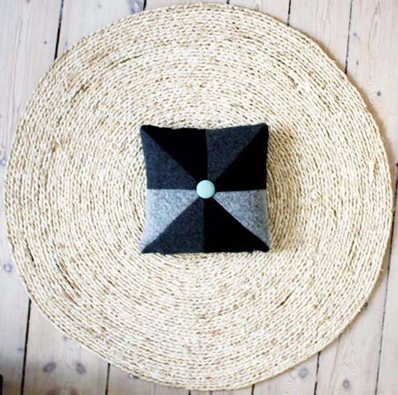 Swirl small wool pillow 8-1