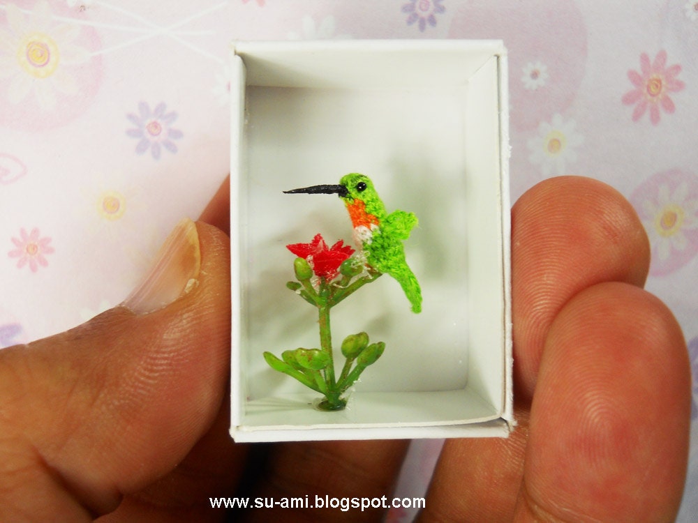 Tiny Miniature Hummingbird - Micro Crochet Birds - Hummmingbird in Green Red