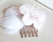 White Feather Hair Comb Vintage Style Wedding Occasion Accesory with Rhinestones Vintage Flower and Feathers