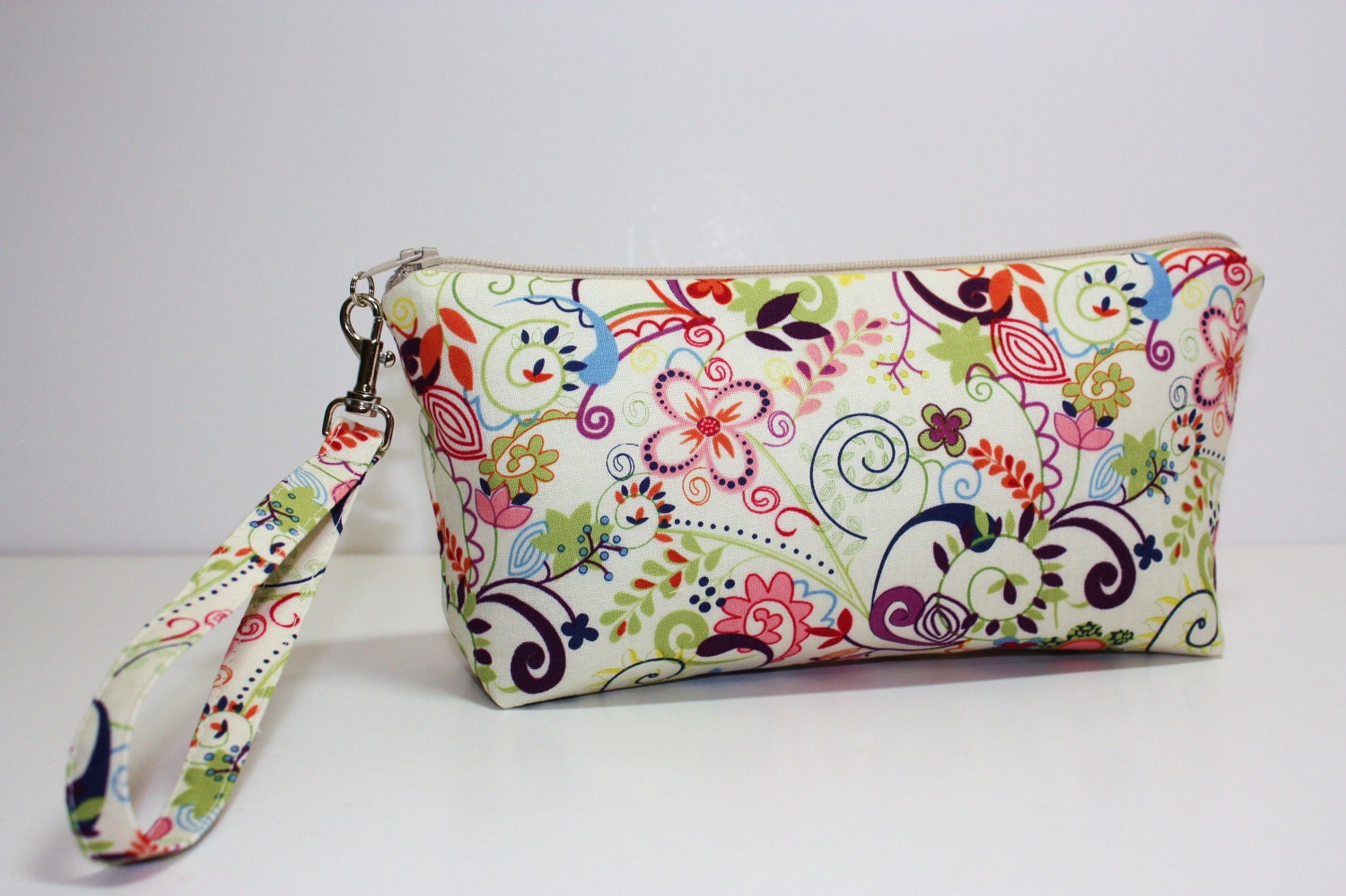 Sweet Pea Zip & Go Wristlet / Fun Floral