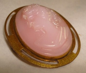 Gorgeous Pink Lady Head Victorian Cameo Gold Front Frame Brooch