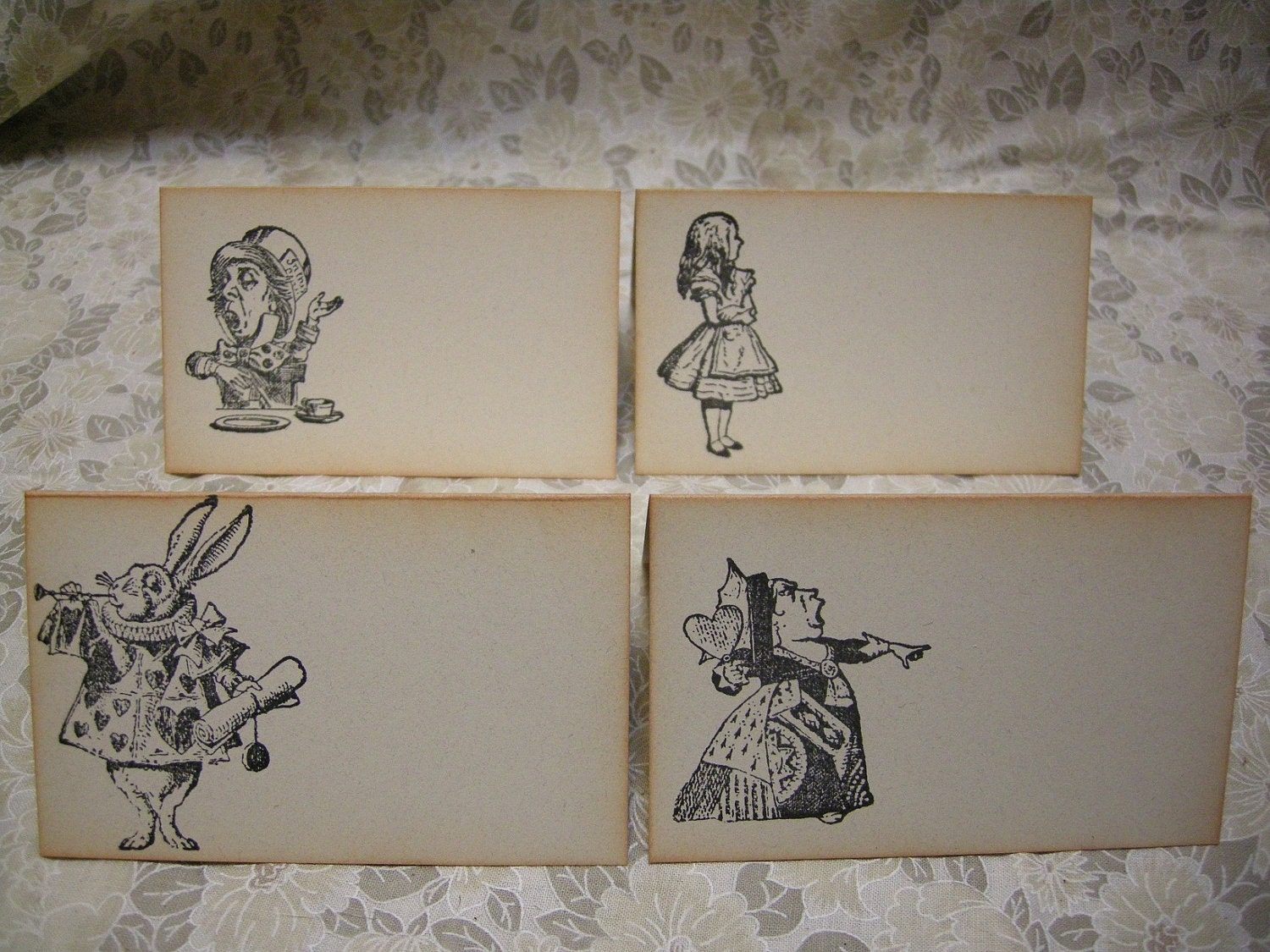 Alice in Wonderland Name Cards - Wedding, Birthday, Special Gathering - BLANK - Red Queen, Mad Hatter, White Rabbit - Set of 40