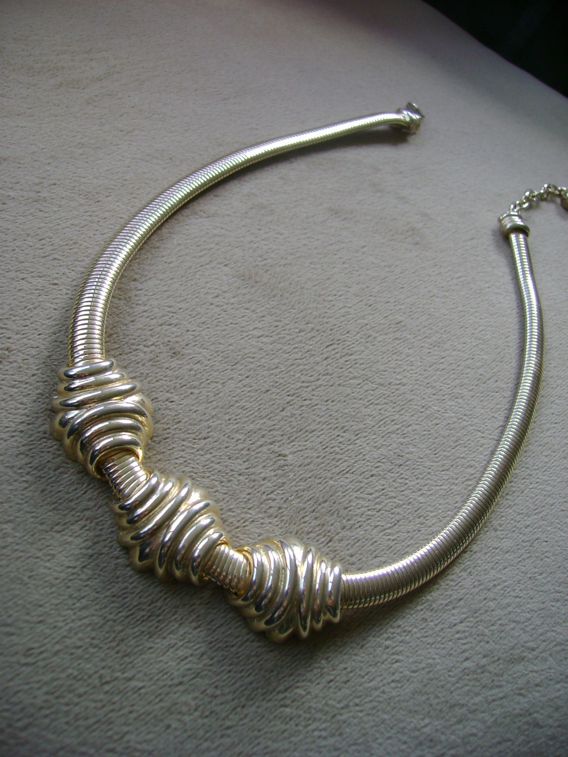 sale gold stretch necklace - choker 1970s