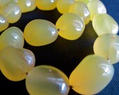 Limon...Yellow chalcedony smooth nugget necklace