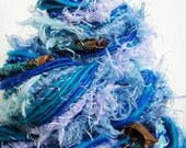 Hand Spun Art Yarn - Gargi - 104 yds - 85 gm