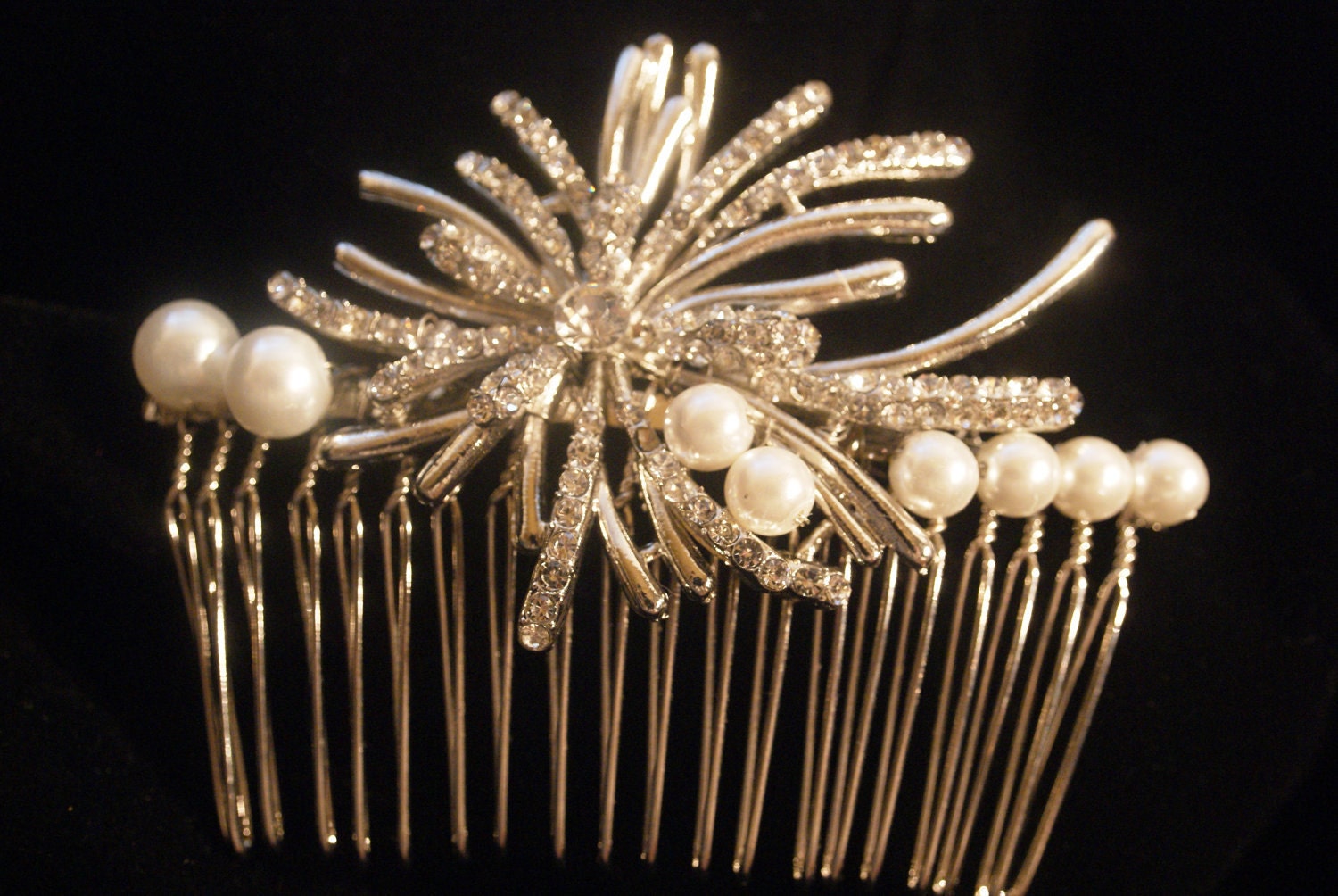 Bridal hair comb with white Swarovski pearls and rhinestones flower