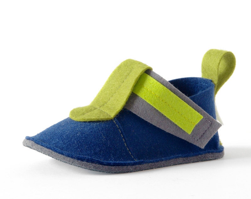Navy blue toddler boys shoes with non slip soles, kids house slippers in pure wool felt, soft soled infant shoes