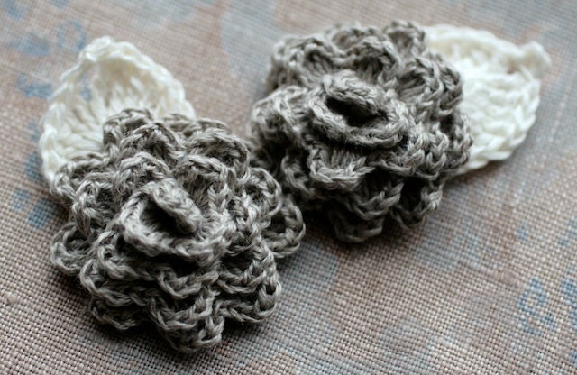 Crocheted Linen Flowers Brooches - set of 2