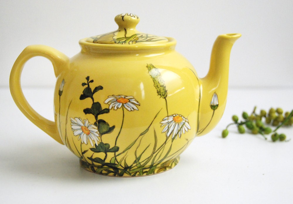 Yellow Teapot  - Grass Fields and Daisies - ready to ship