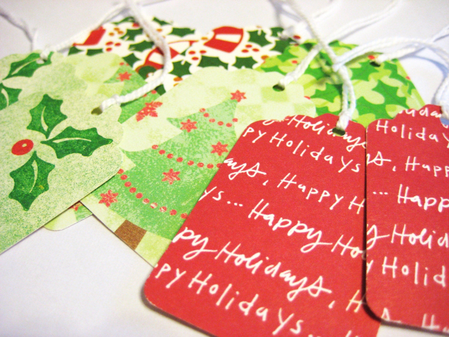 Holly leaves and Christmas trees, red and green gift tags set of 10