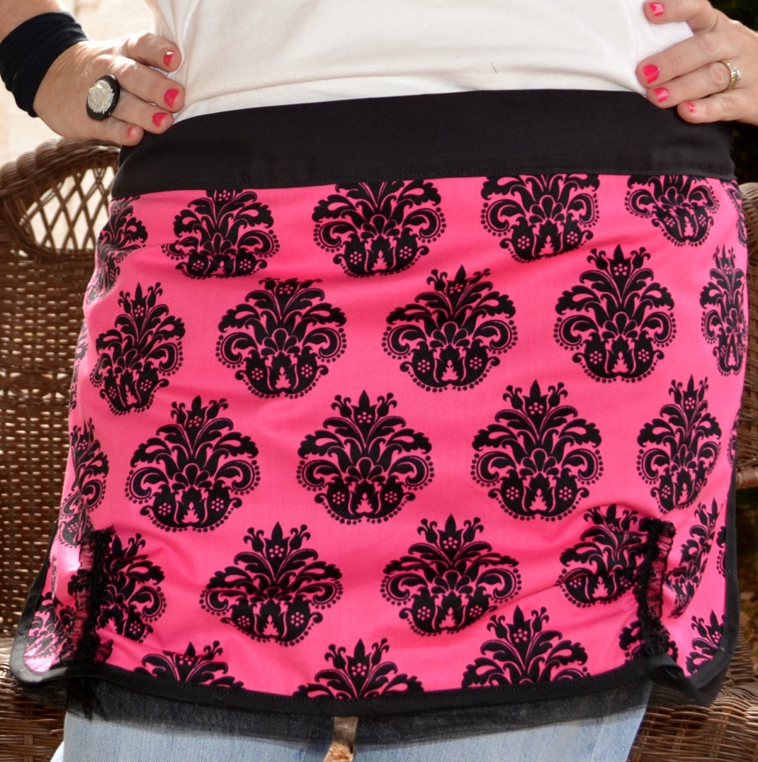 Saloon Style Adult Apron (half)