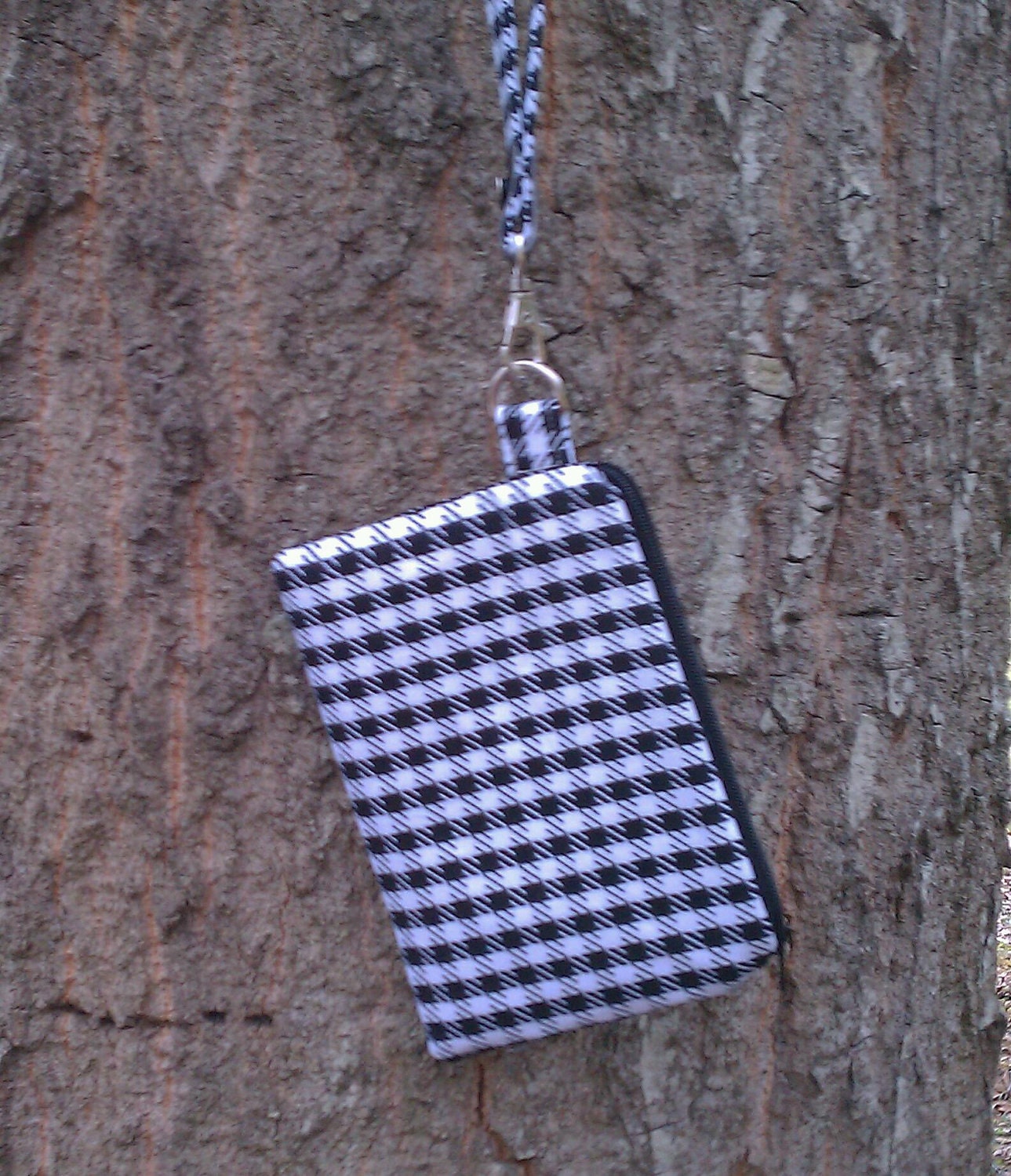 iphone, HTC evo, camera pouch wristlet in houndstooth
