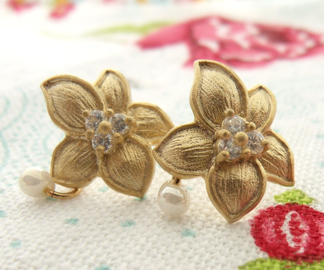 Vintage Style Golden Flower Post Earrings