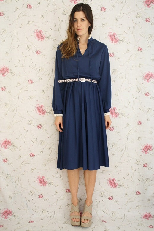 Vintage midnight blue swing dress w/ lace neck & cuff finish M