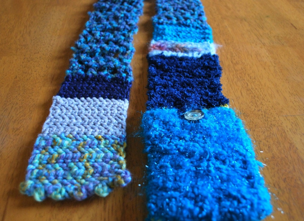 Pocket scarf- crochet with mixed yarns in blue