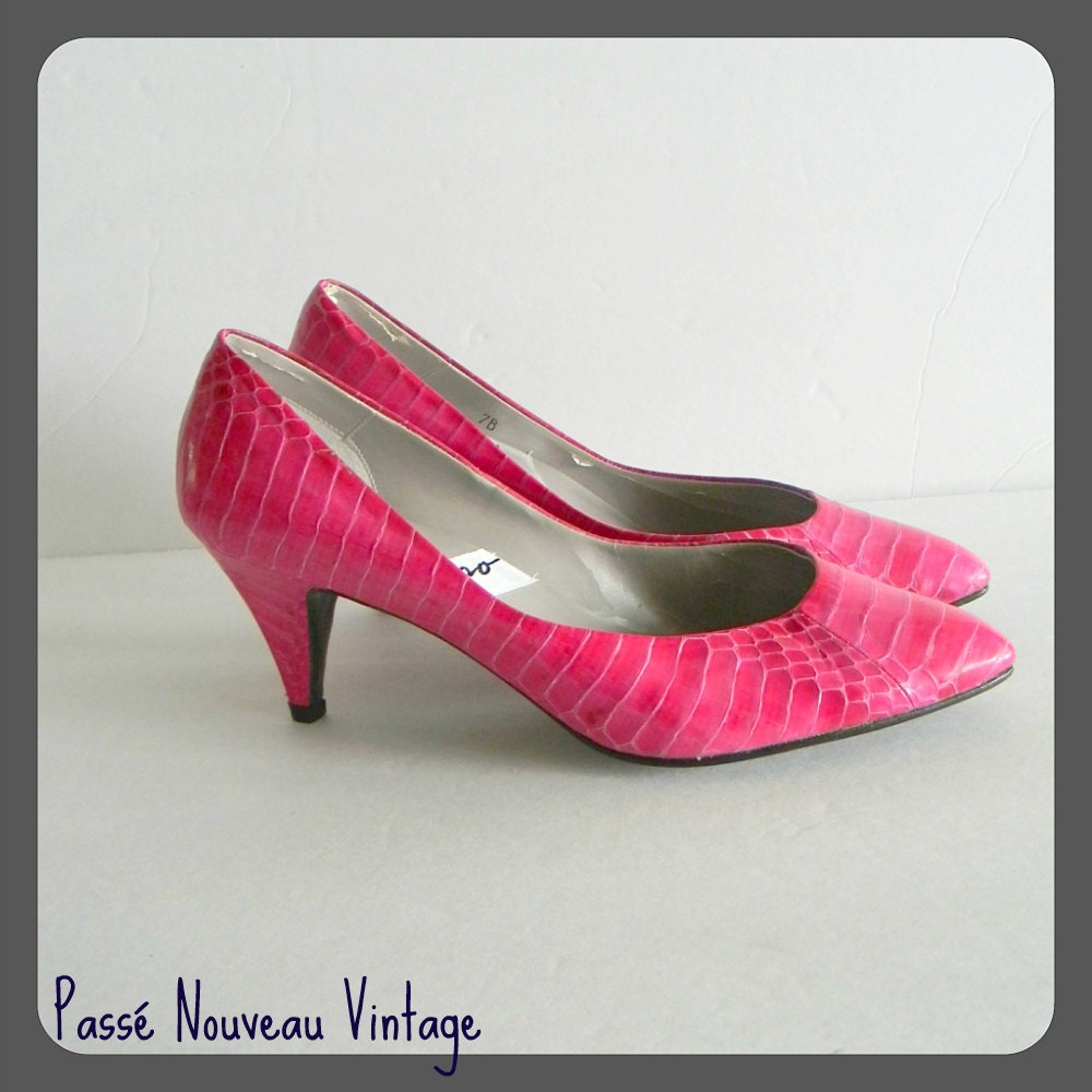 vintage 80s HOT PINK snakeskin pumps size 7B