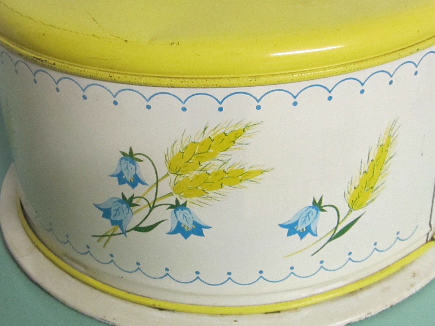 Vintage Metal Cake Carrier