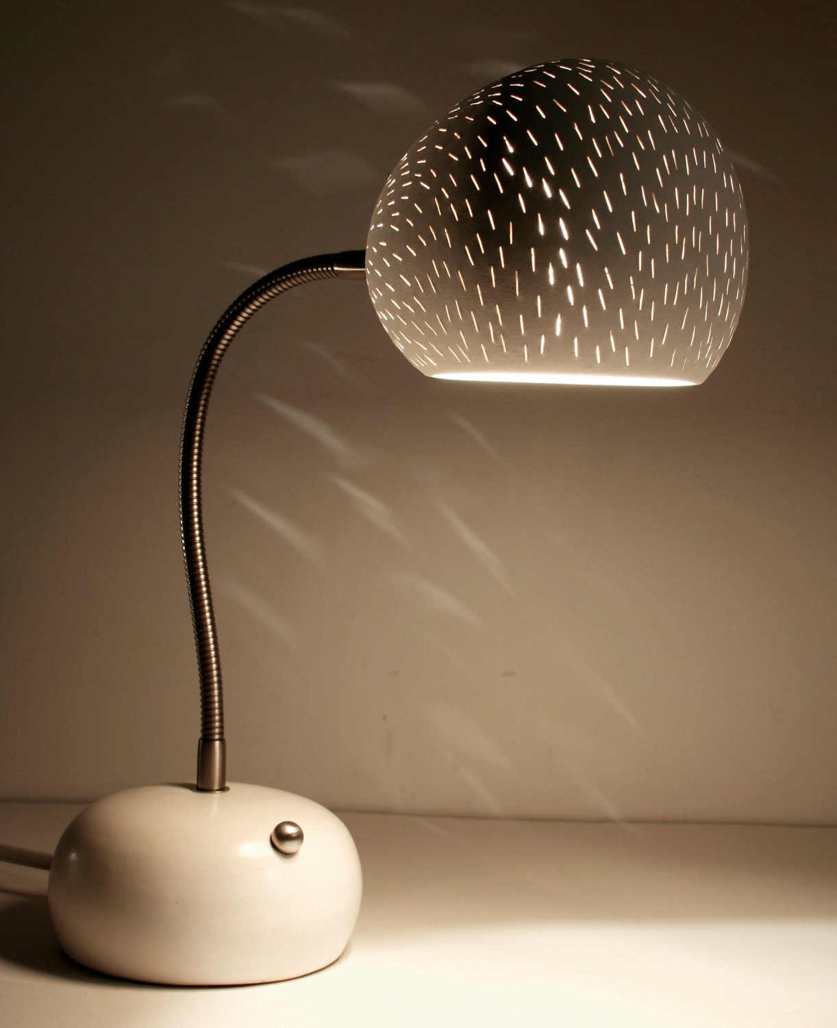 Desk Lamp with Touch dimmer: Claylight Porcupine