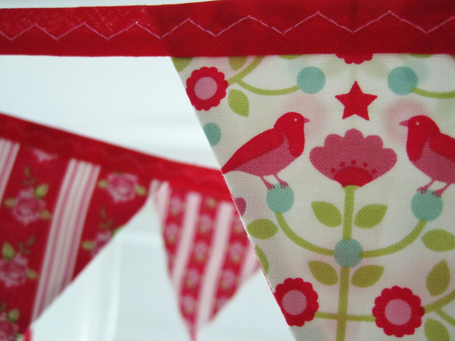 Tilda bunting banner in red & pink with little birds Perfect for parties and weddings Over 9 feet long (excl. ties) with 10 large flags Il_170x135