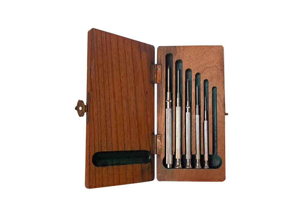 Wood Box/ Screwdriver Set - Nuvegriz