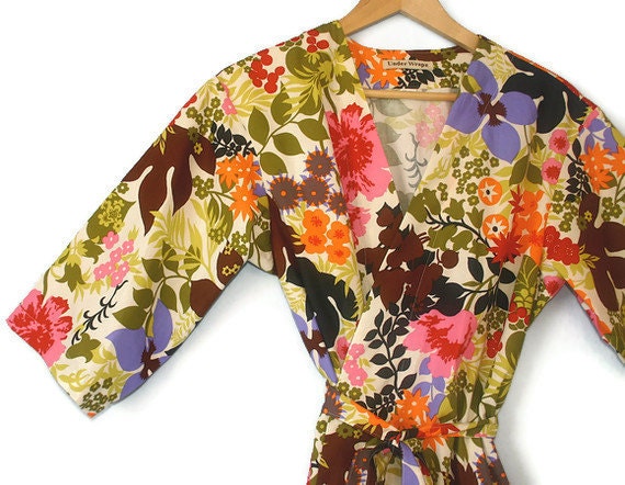 Plus Size Womens Kimono Style Robe. Dressing Gown.  Wrap. Spring. Knee Length.