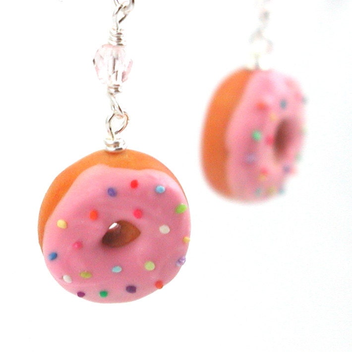 Donut earrings : pink sprinkle frosting - inediblejewelry