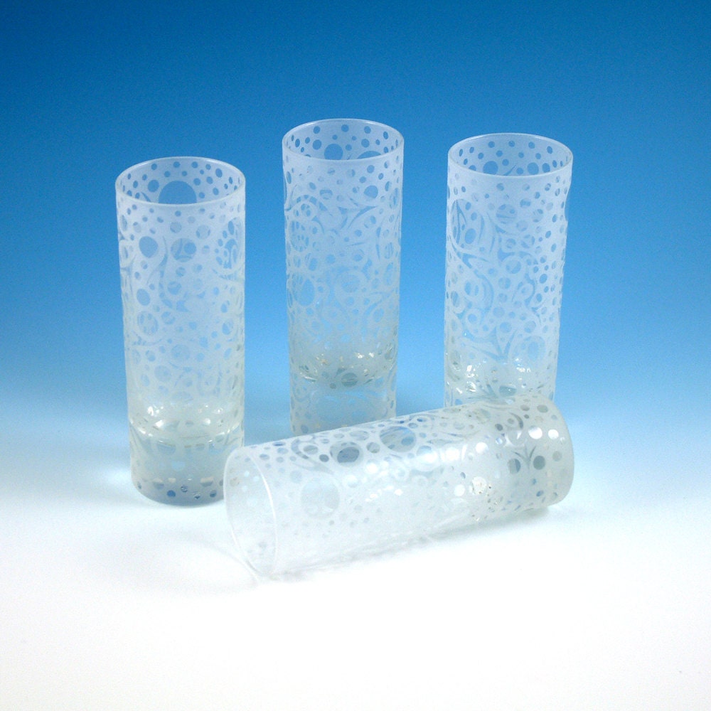 Frosted Shooter Glasses with Bubbling Arrows design - Set of 4