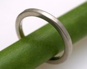 Simple Facets 2mm Band in 18k