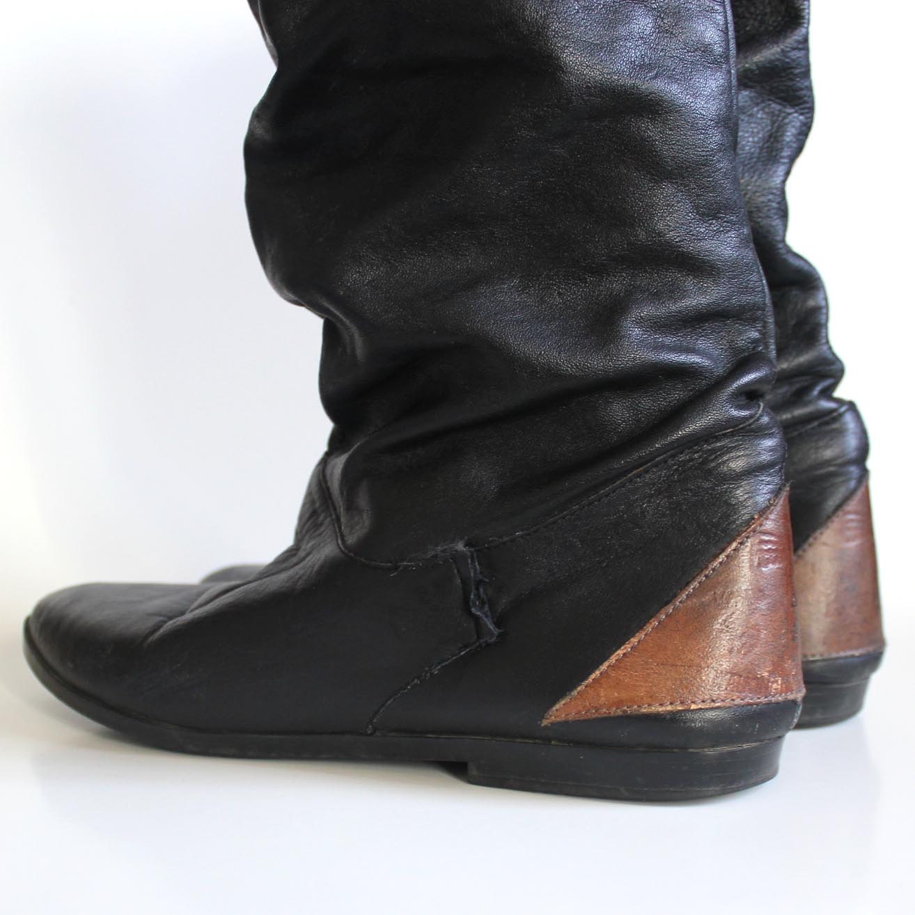 boots 6.5 black and brown leather pull on pirate boots. flats. knee height. 80s.