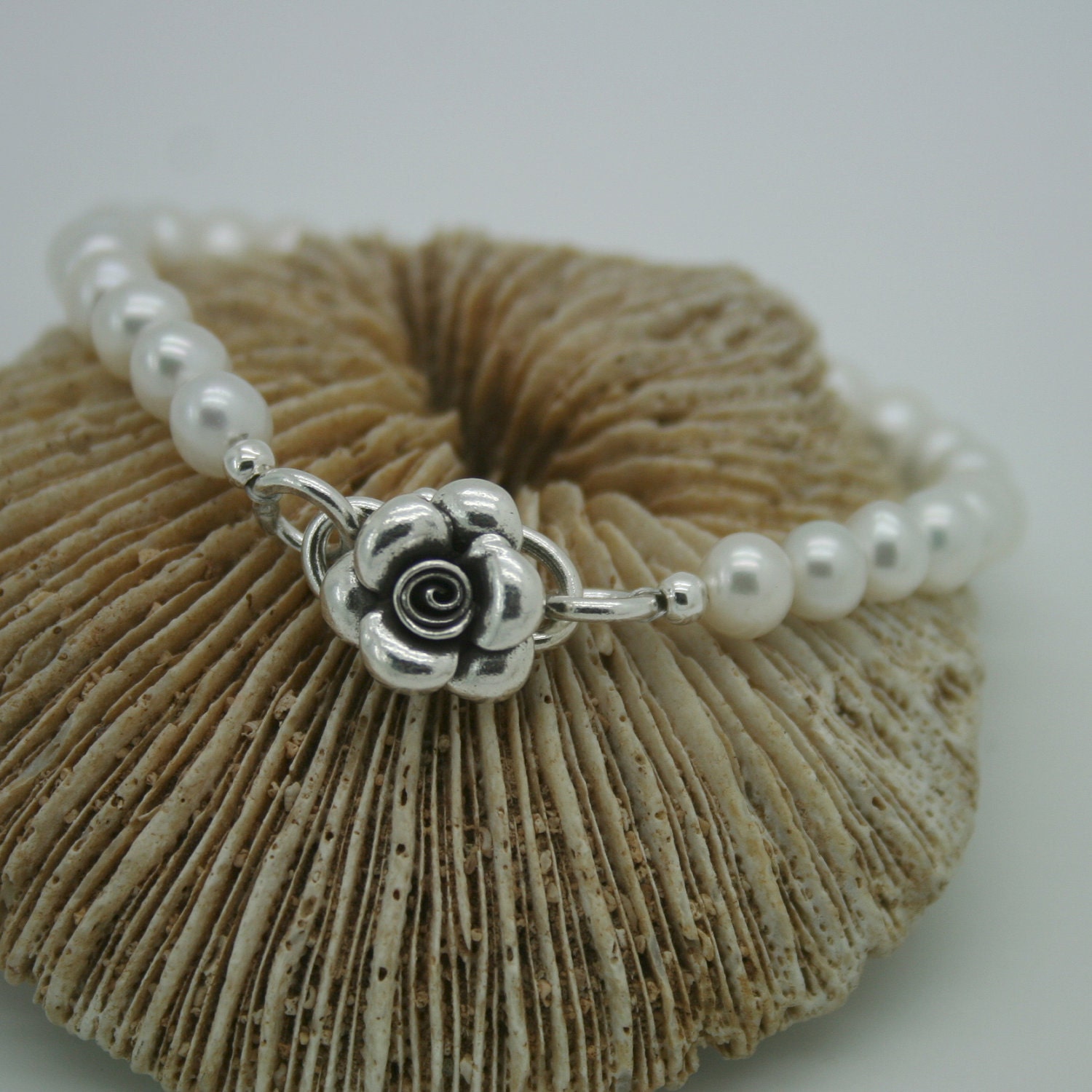 Classic pearl bracelet