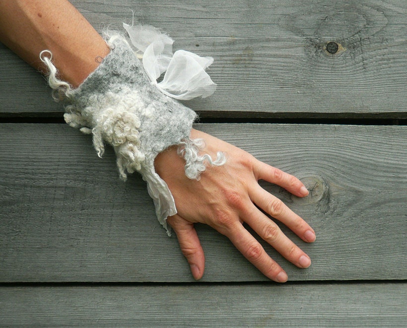 Women felted cuff Grey White eco friendly