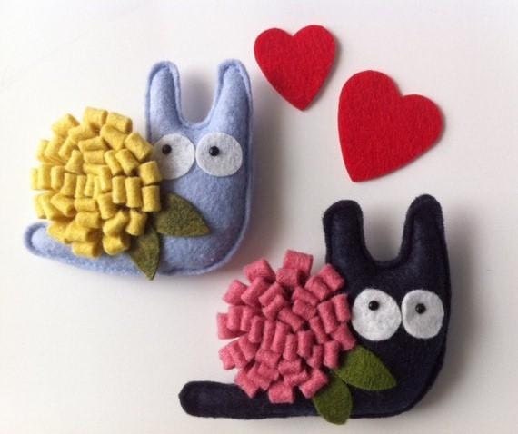 Who said snails couldn't be cute...The sweetest brooch (Your choice)