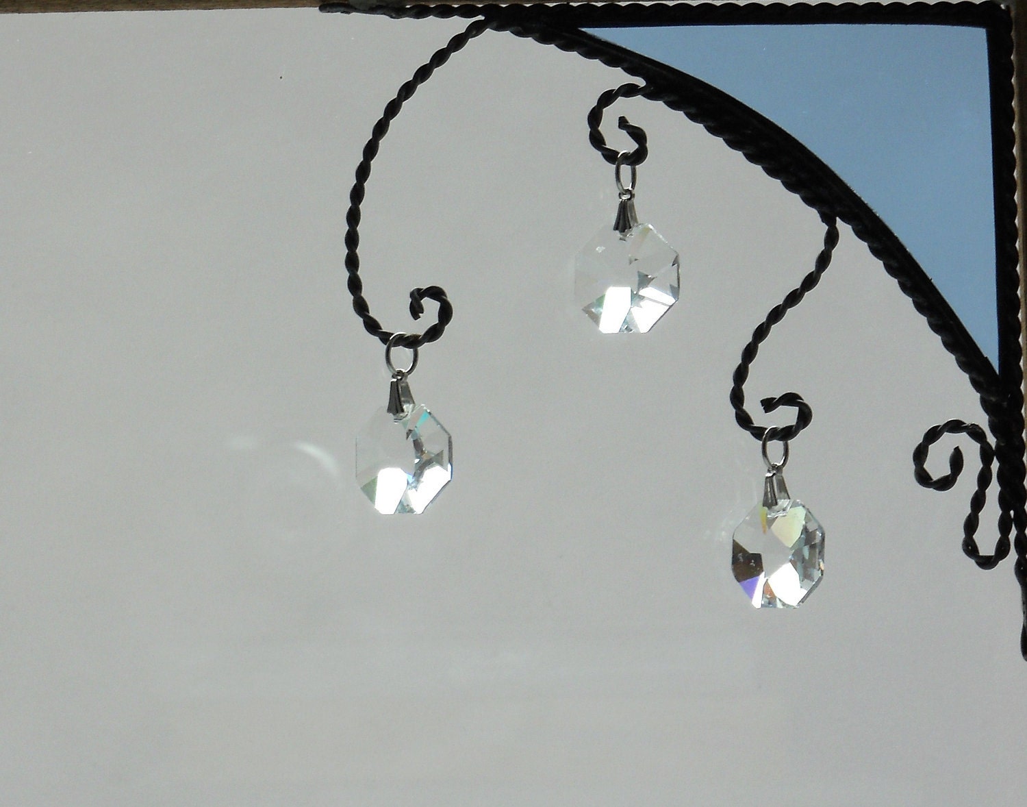 small 3 crystal corner / LIGHT blue