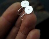 Simple floral dot earrings
