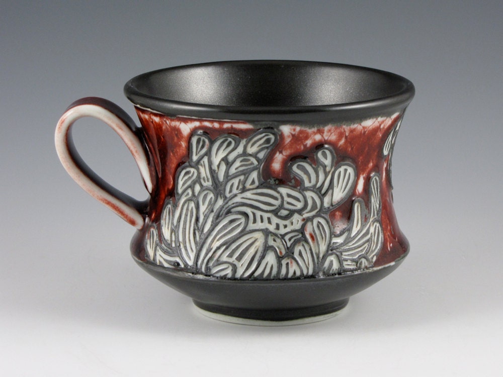 Chrysanthemum Mug in Red and Black