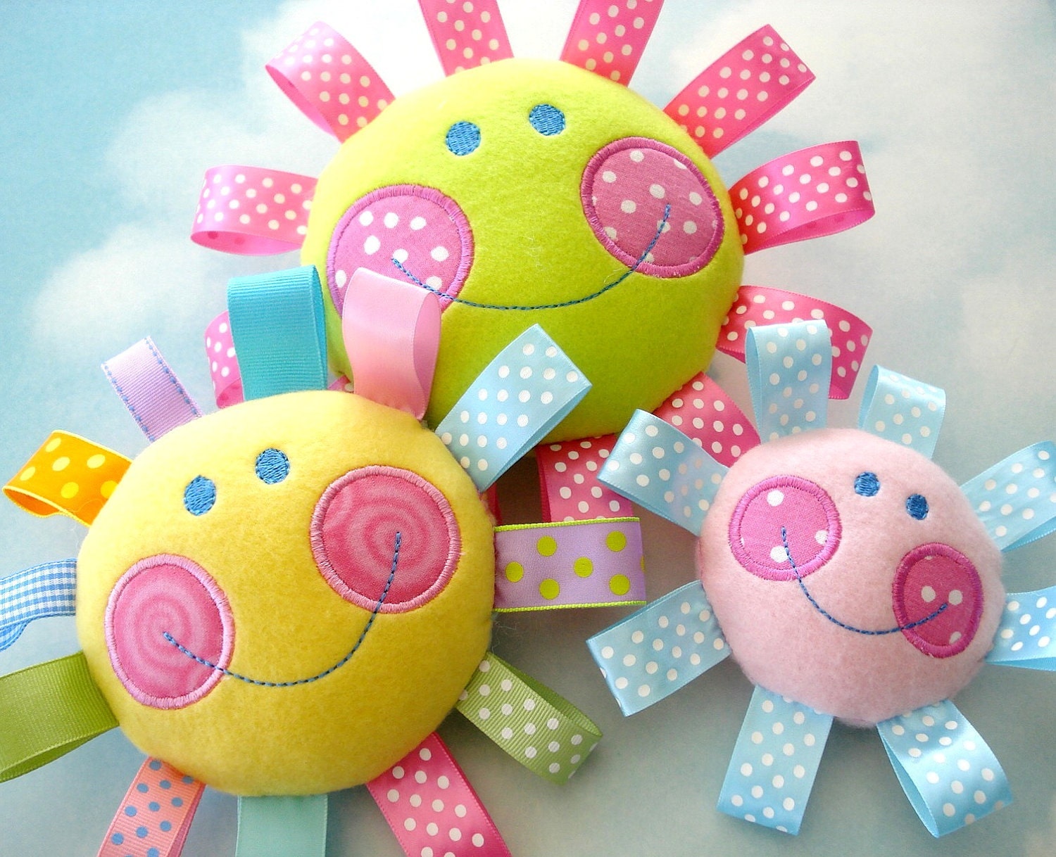 Embroidery Design for Machine Embroidery Happy Face Toy In-The-Hoop