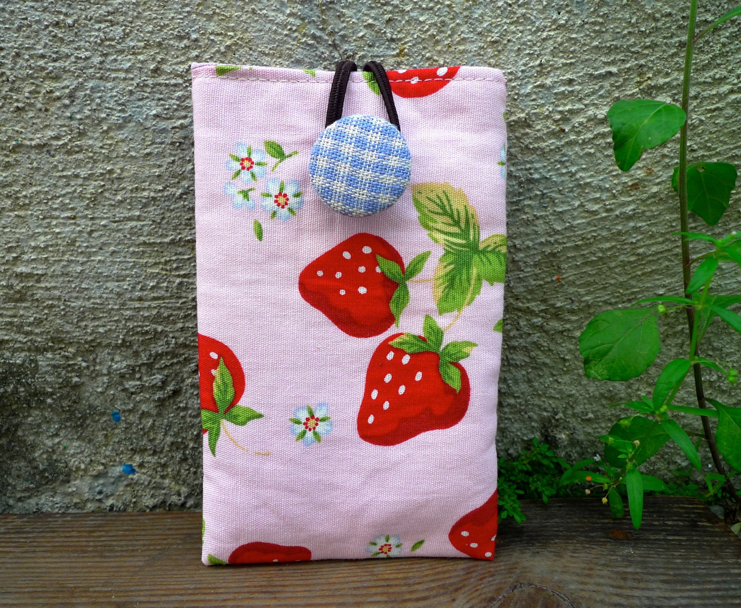 Cute Padded iPhone iPod Sleeves - Big Strawberry