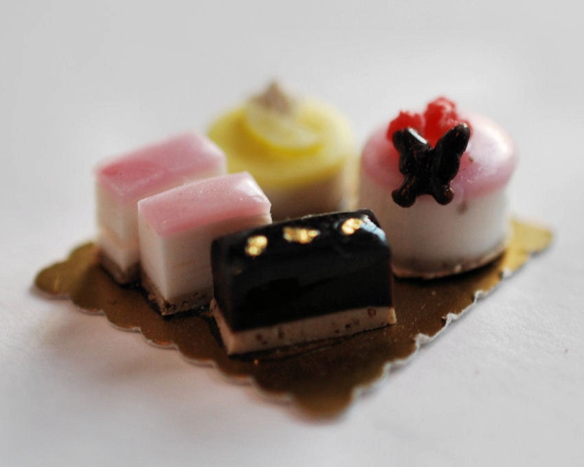 Petit fours