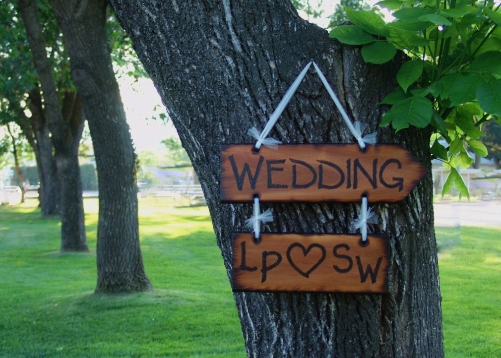 Wedding Arrow Sign Wood Custom Personalized Woodland Rustic Style for Bride and Groom
