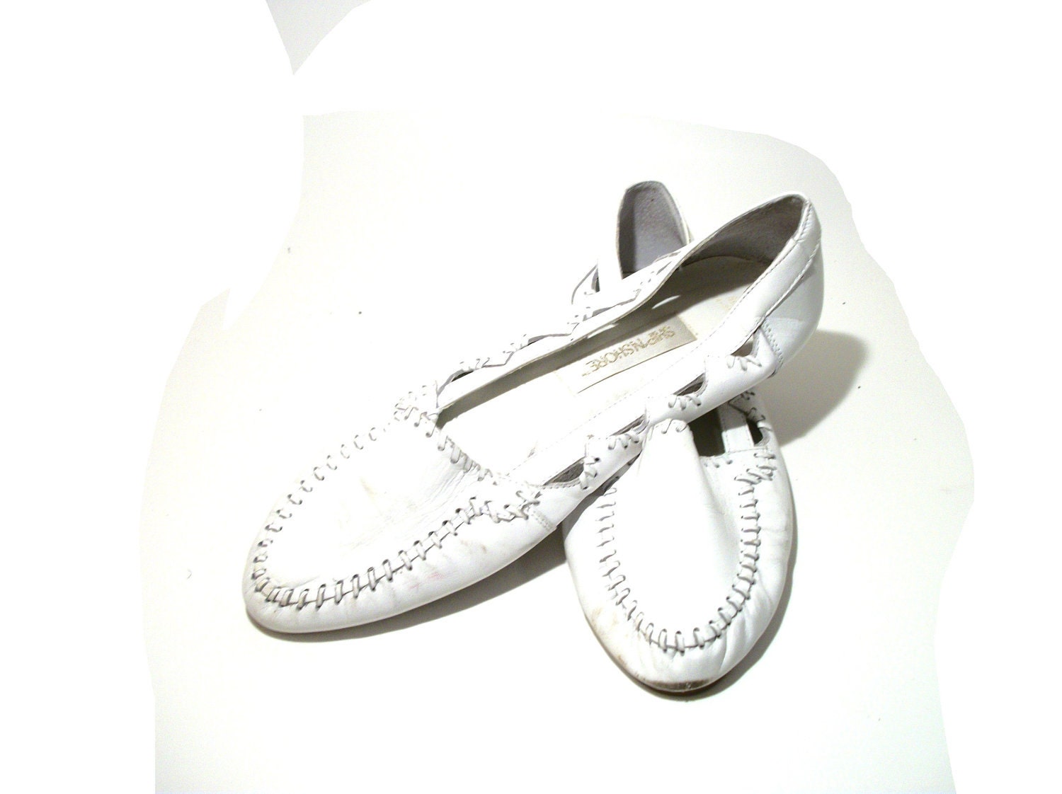 50% Off Sale..Read Shop Header...womens size 8.5 vtg blanco leather flats. super sweet cut out slides. great for walking or beach soles