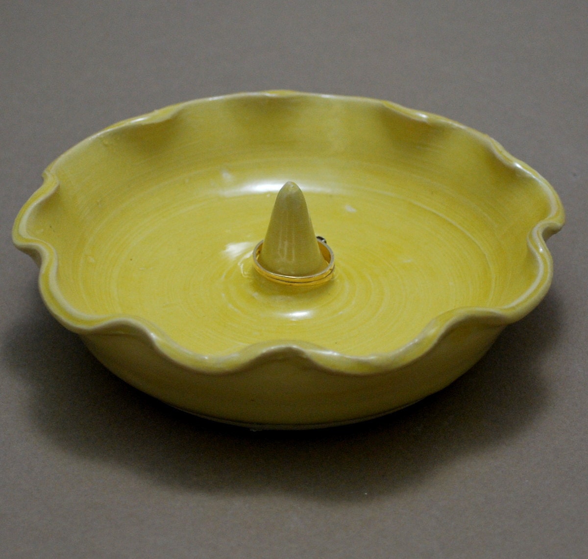 Yellow Ceramic Ruffled Rim Ring Holder