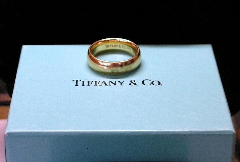 Tiffany Gold Wedding Ring 750 18kt  6mm Domed Band Case Box