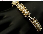 Vintage Goldltone Bracelet with Pearls